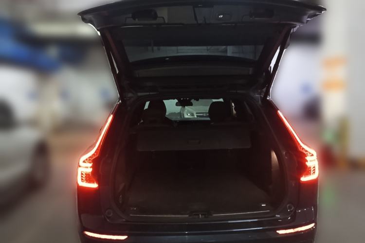 Used Volvo XC60 2023 B5 4x4 Smart Luxury Edition Trunk