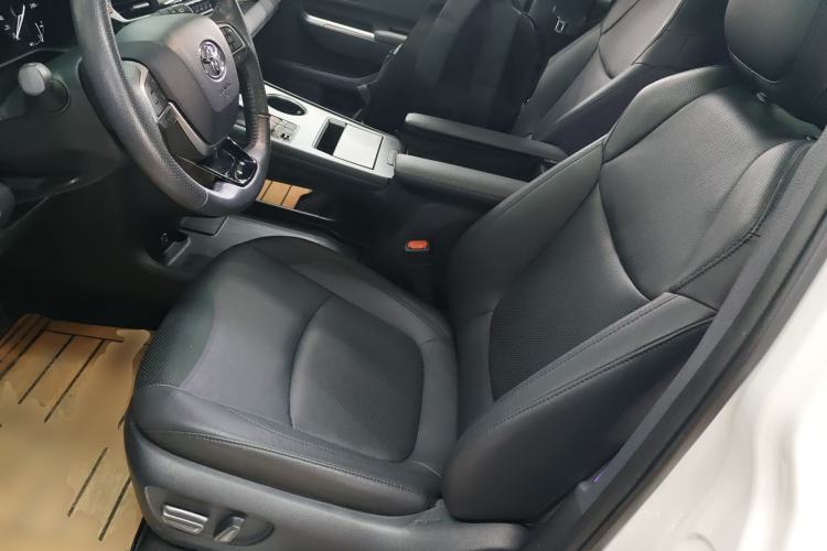 Used Toyota Granvia 2023 2.5L Hybrid Prestige VIP Edition
