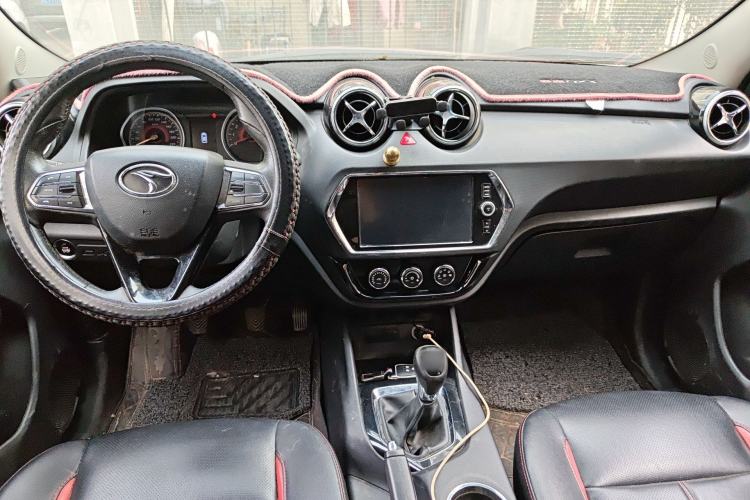 Used Soueast DX3 2016 1.5L Manual Luxury Edition Center Console