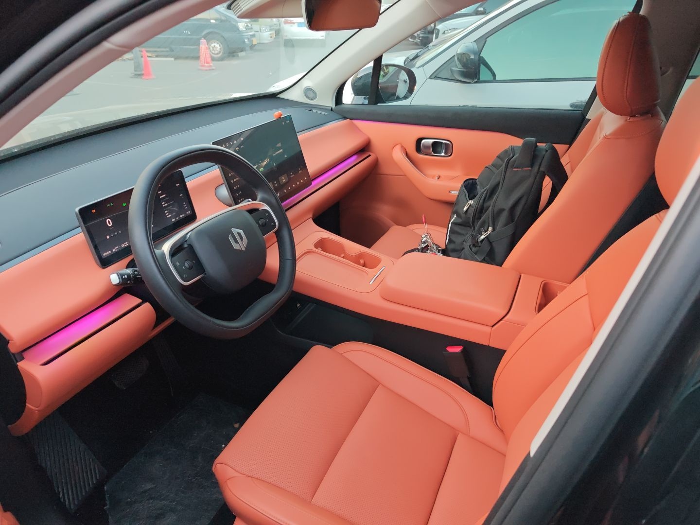 Переднее сиденье в автомобиле