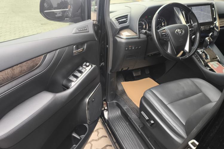 Used Toyota Alphard 2021 Dual-Engine 2.5L Luxury Edition
