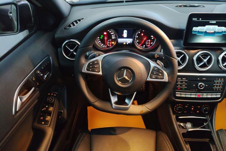 Used Mercedes-Benz GLA 2017 GLA 260 4MATIC Sport Edition Steering Wheel