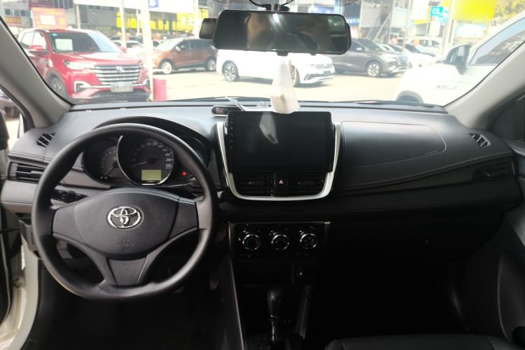 Used Toyota YARiS L Zhi Xiang 2017 1.5E CVT Dynamic Edition Center Console