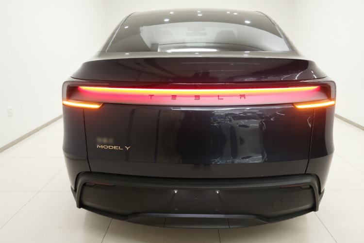 Used Tesla Model Y 2025 Rear-Wheel-Drive Version