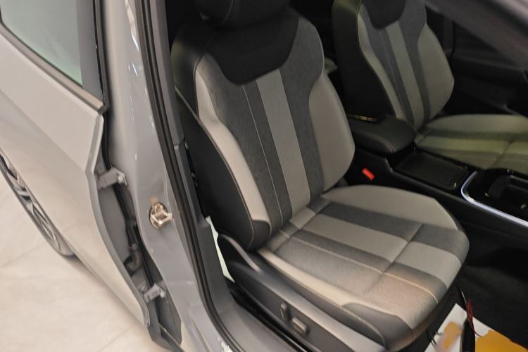 Used Volkswagen ID.4 CROZZ 2025 Pure Edition Right Front Seat