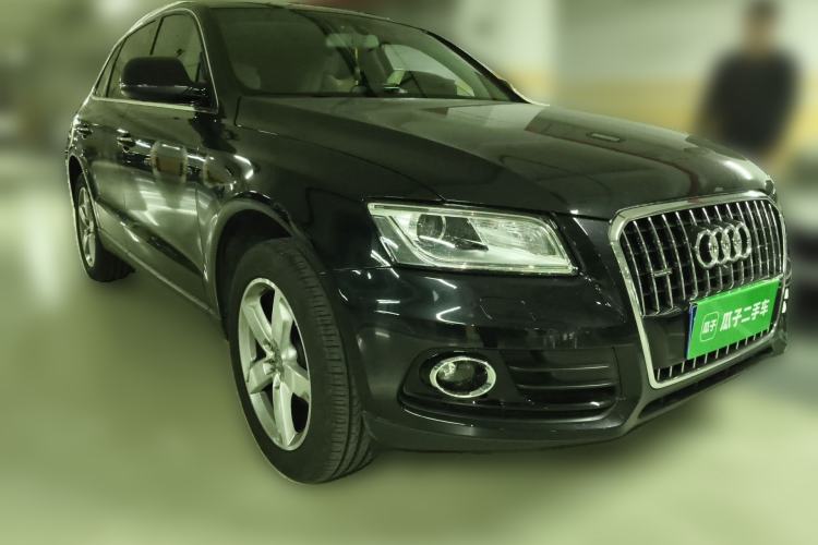 Used Audi Q5 2017 40 TFSI Ambition Edition Front Right 45 Deg