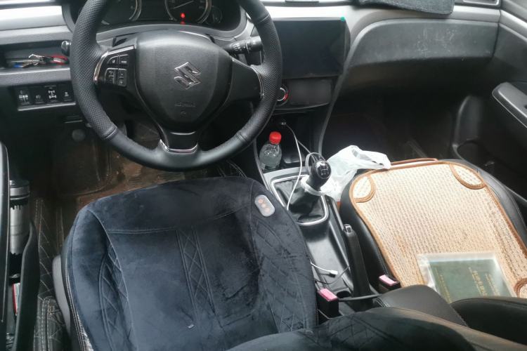 Used Suzuki Alivio 2015 1.6L Manual Enjoyment Model Center Console