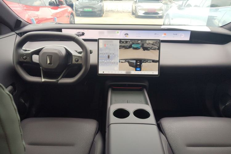 Used Avatr 06 2025 Max All-Electric Version Center Console