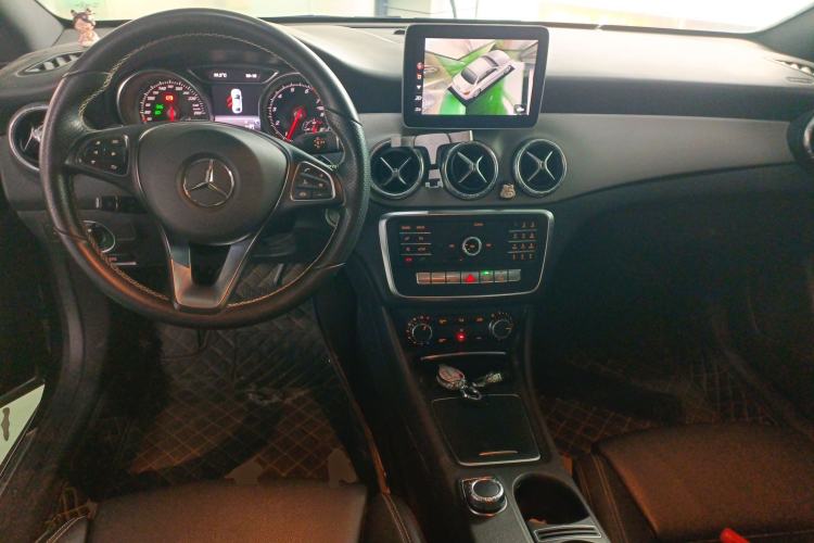 Used Mercedes-Benz CLA 2018 CLA 200 Style Edition Center Console