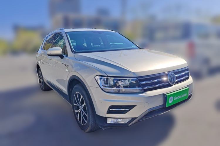 Used Volkswagen Tiguan L 2018 330TSI Automatic Two-Wheel Drive Luxury Edition Front Right 45 Deg