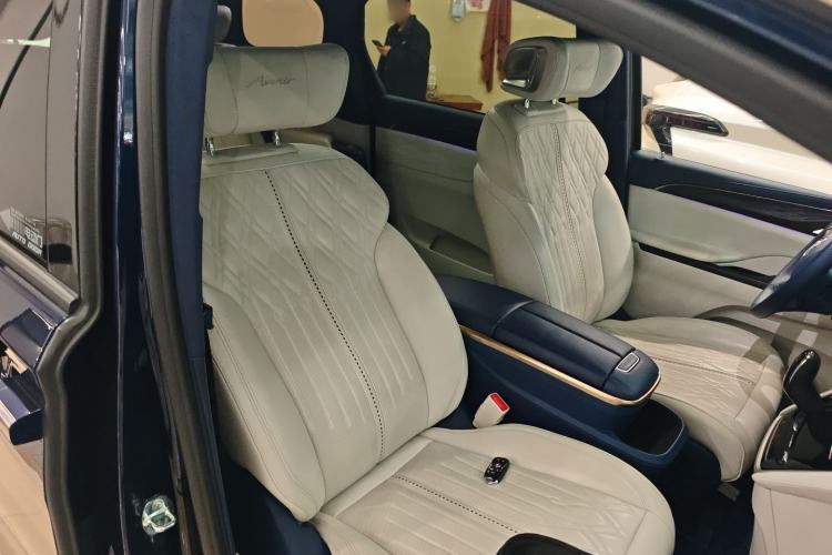 Used Buick GL8 2022 Avenir Avia Four-Seat Prestige Edition Right Front Seat