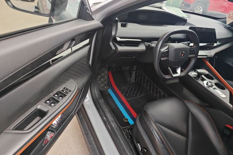 Used Changan UNI-V 2022 1.5T Prestige Version