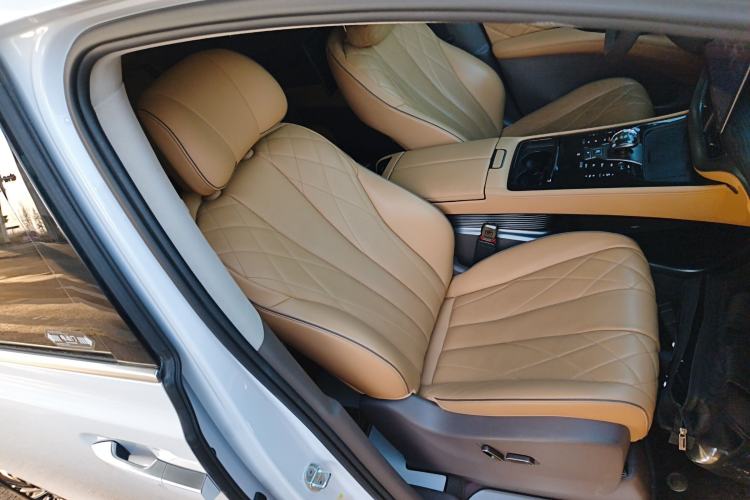 Used Denza D9 2022 EV 600 Four-Wheel Drive Flagship Model