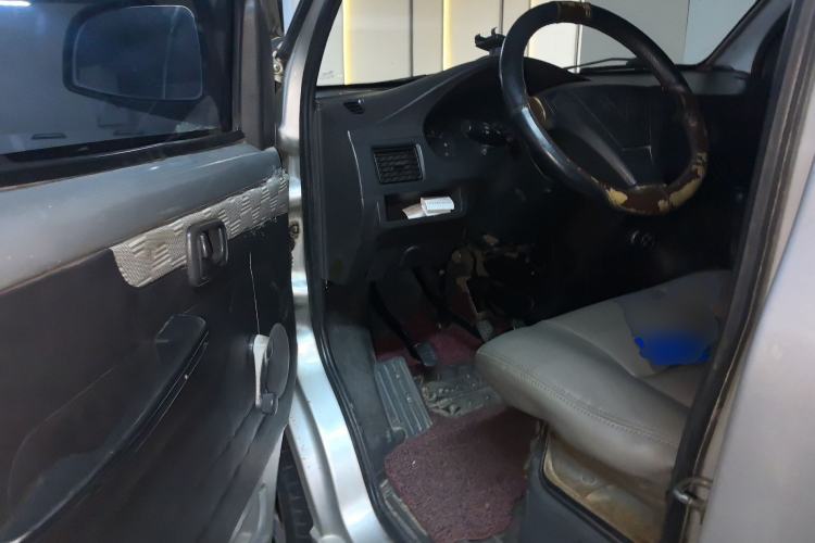 Used Wuling Rongguang 2011 1.2L Base Version
