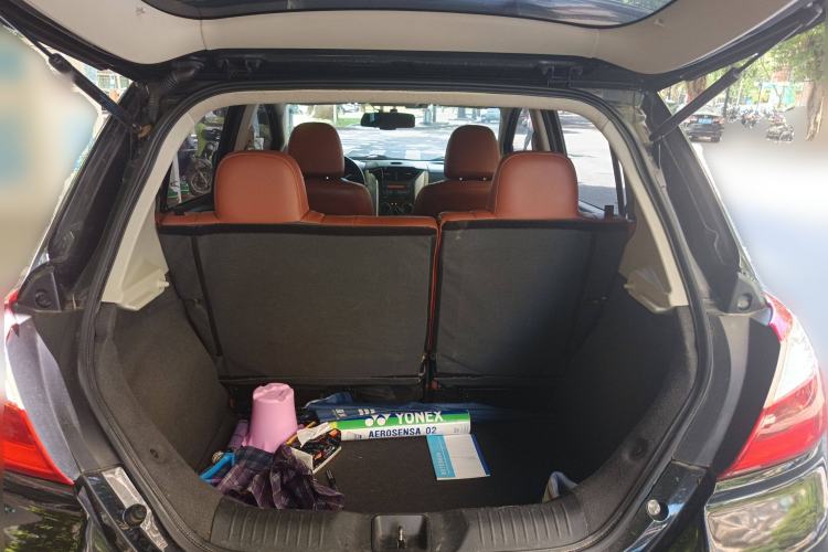 Used Venucia R50 2013 1.6L Automatic Fashion Edition
