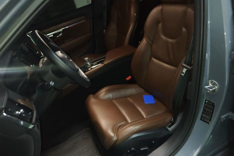 Used Volvo V90 2023 Cross Country B5 AWD Prestige Edition Left Front Seat