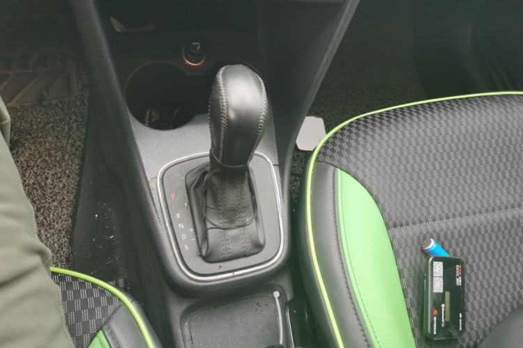 Used Volkswagen Polo 2014 1.6L Automatic Comfort Edition Gear Lever