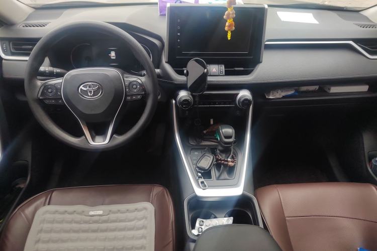 Used Toyota RAV4 2020 2.0L CVT 4x4 Trend Edition Center Console