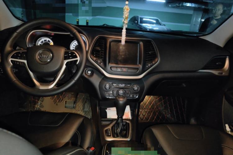 Used Jeep Cherokee 2017 2.0L Superior Edition
