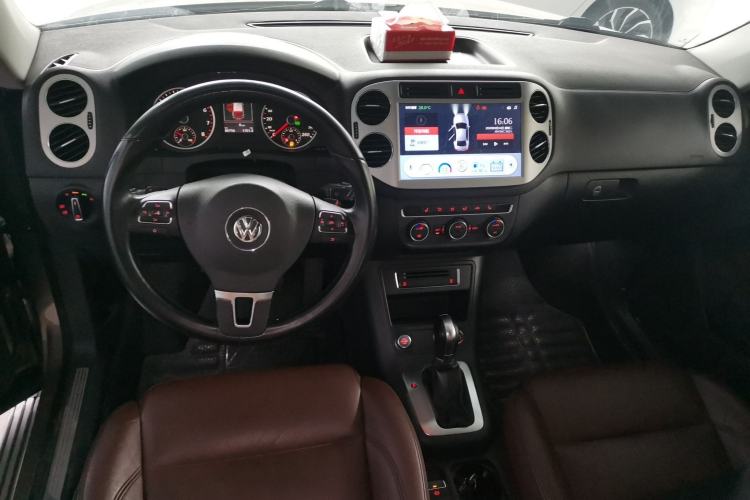 Used Volkswagen Tiguan 2015 1.8TSI Automatic Two-Wheel Drive Luxury Model Center Console