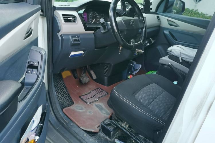 Used SAIC MAXUS EV30 2023 Pure-Electric Smart Logistics Expert with Long Wheelbase—Equipped with CATL Power Battery