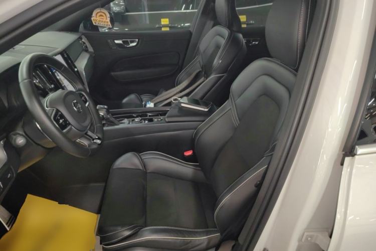 Used Volvo XC60 2019 T5 4x4 Smart & Dynamic Sport Edition China VI Standard