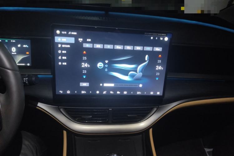 Used Denza D9 2024 DM-i 980 Four-Wheel Drive Prestige Model Audio And AC Panel