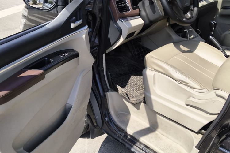 Used FORTHING Lingzhi 2020 M5L 1.6L Luxury 7-Seater
