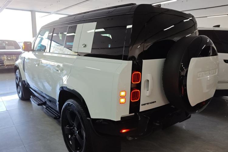 Used Land Rover Defender 2025 110 3.0T P400 – Dynamic HSE
