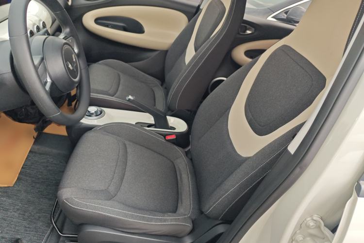 Used Wuling Bingo 2023 203km Light Edition Left Front Seat