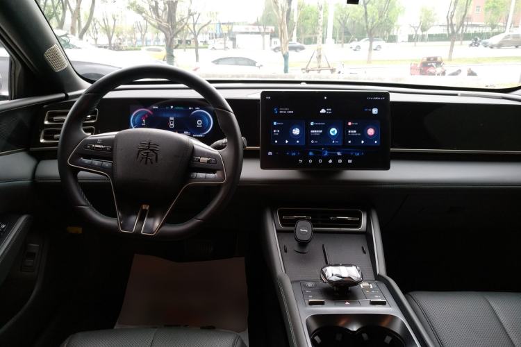 Used BYD Qin L 2024 DM-i 80KM Beyond Model Center Console