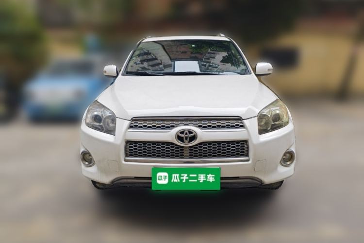 Used Toyota RAV4 2012 Luxurious 2.4L Automatic 4x4 with Stylish Features
