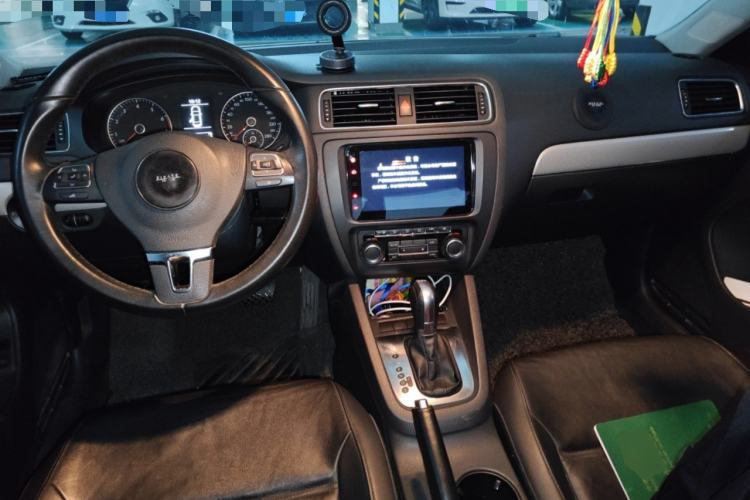 Used Volkswagen Sagitar 2014 1.4TSI Automatic Luxury Model Center Console