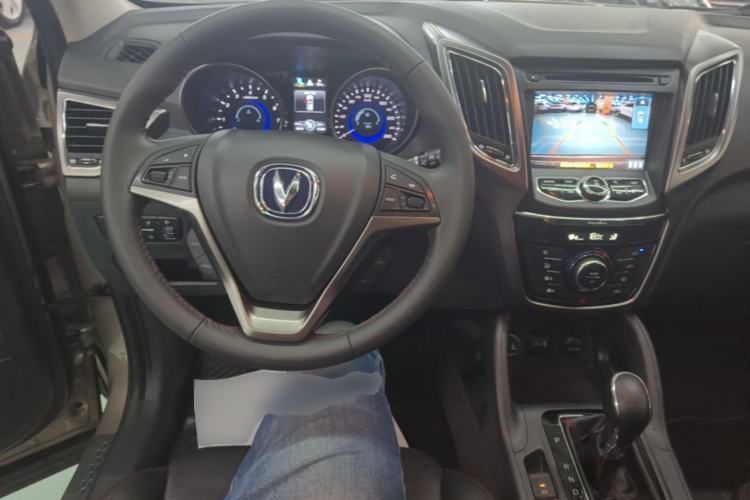 Used CHANGAN CS75 2016 1.8T Automatic Elite Model China IV Standard Center Console