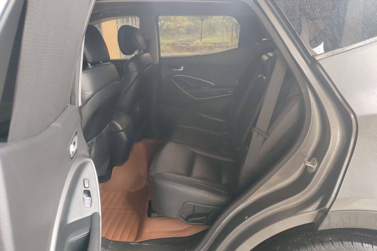 Used Hyundai Santa Fe Classic 2013 3.0L 4x4 Premium Edition 7-Seater Euro IV
