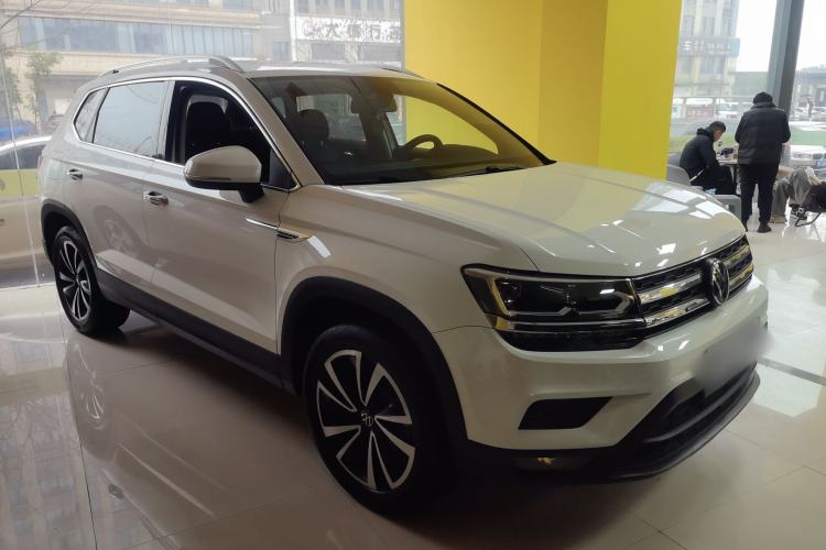 Used Volkswagen Tharu 2022 280TSI Two-Wheel-Drive Luxury Edition Front Right 45 Deg