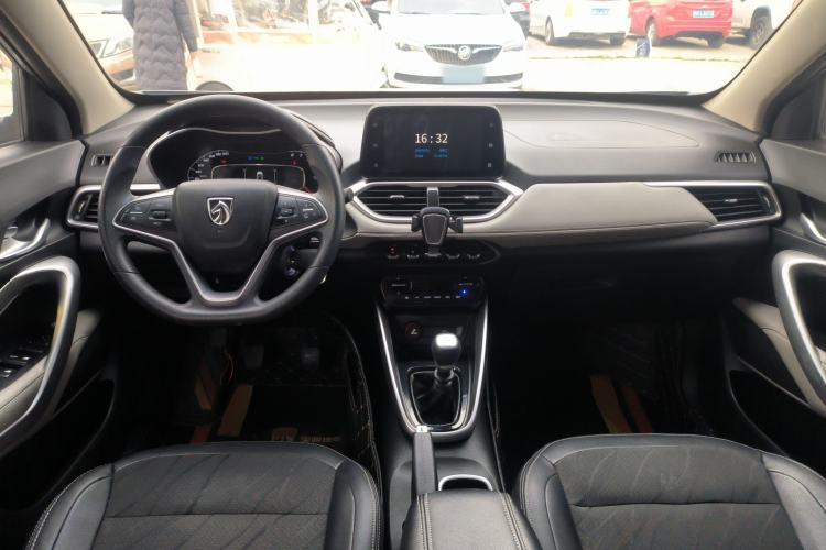 Used Baojun 510 2017 1.5L Manual Fashion Model