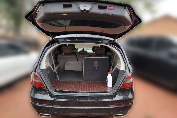 Used Mercedes-Benz R-Class 2015 R 320 4MATIC Luxury Model Trunk