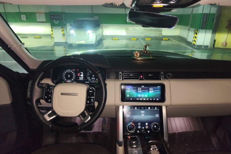 Used Land Rover Range Sport 2021 3.0 L6 SE Center Console