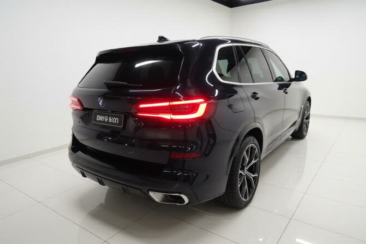 Used BMW X5 2022 Restyled xDrive 40Li M Sport Package Rear Right 45 Deg