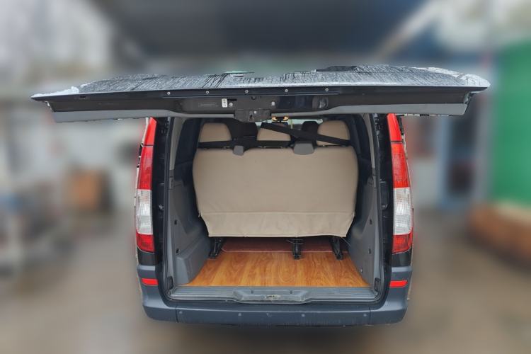 Used Mercedes-Benz Vito 2011 2.5L 7-seater executive version Trunk