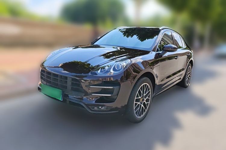 Used Porsche Macan Porsche Macan, 3.6-liter engine, dual-seat memory, automatic transmission, five seats, panoramic sunroof, all-wheel drive.
