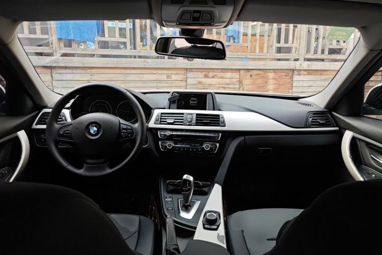 Used BMW 3 Series 2016 316Li Fashion Model
