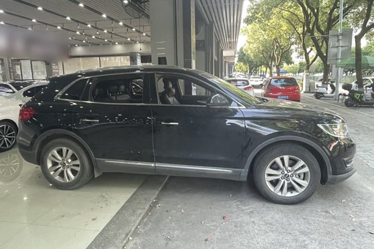 Used Lincoln MKX 2015 2.0T Two-Wheel Drive Deluxe Edition
