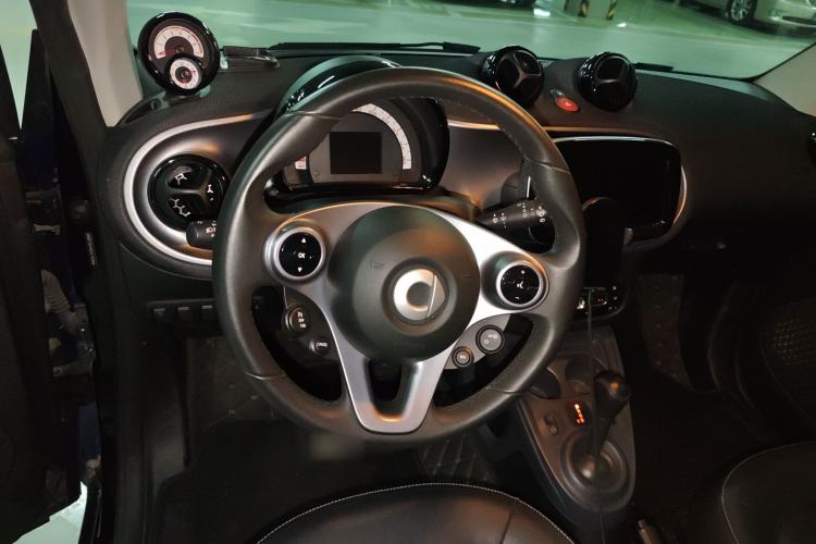 Used smart fortwo 2016 0.9T 66kW Hardtop Pioneer Edition Steering Wheel