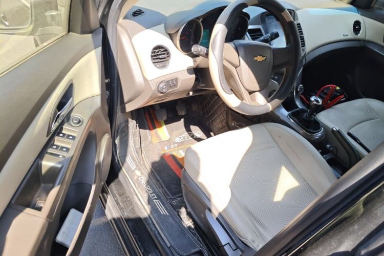 Used Chevrolet Cruze 2015 1.5L Classic SE MT Driver Seat