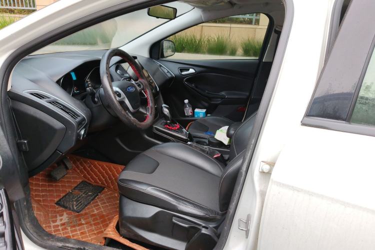 Used Ford Focus 2012 Sedan 1.6L Automatic Fashion Edition