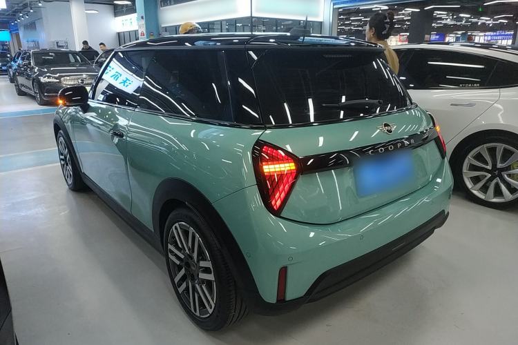 Used MINI 2025 1.5T COOPER Classic Edition
