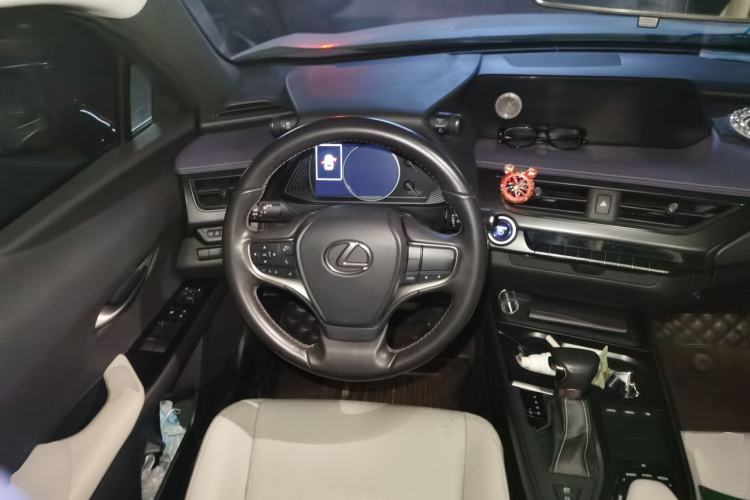 Used Lexus UX 2020 260h Explore-Cool Edition
