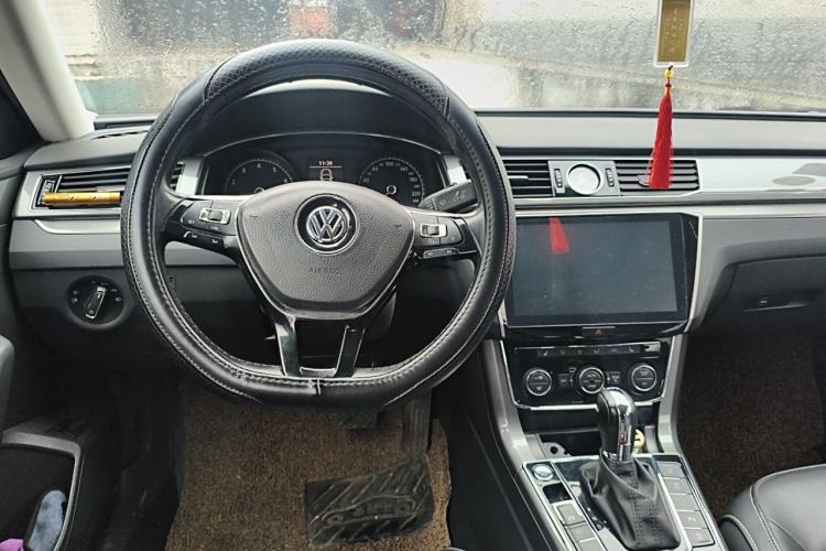 Used Volkswagen Passat 2017 330TSI DSG Luxury Edition Steering Wheel